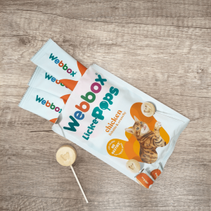 Webbox lick e pops on a wooden background.