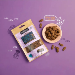Green and Wild's Fishy Wishys cat treats in a gold resealable pouch on a purple background with fish-shaped biscuits in a bowl